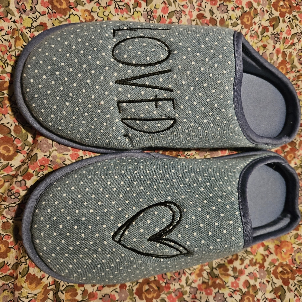 Rae Dunn Adorable Slippers, Medium 7-8